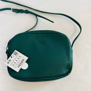 Pull&Bear Vibrant Green Crossbody Bag With Adjustable Strap Waterproof Workout